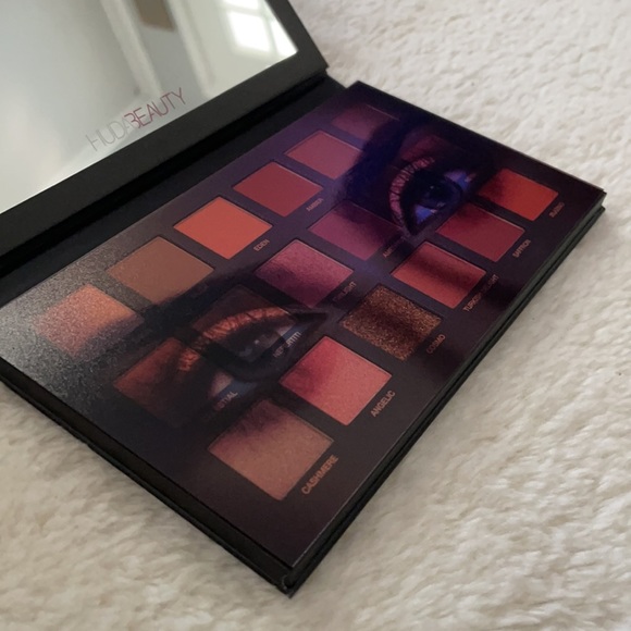 New Huda Beauty Desert Dusk Palette - Picture 6 of 11
